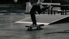 足球直播-跨界奇闻！西亚卡姆在FPX比赛中问鼎冠军，随后败北引发全网热议